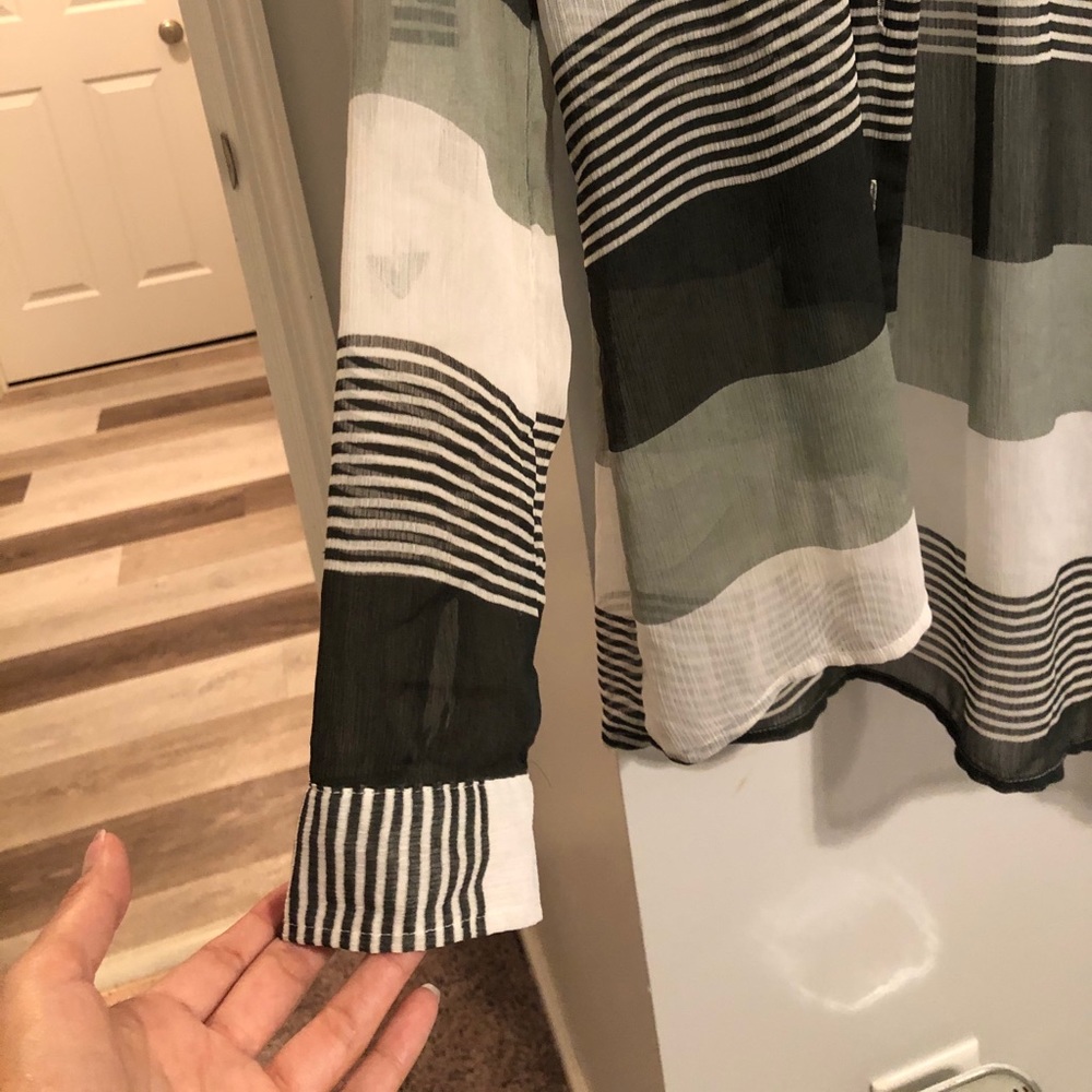 Sheer button up - Picture 5 of 5